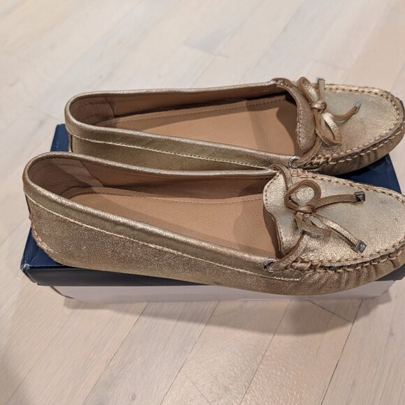 Gold sperrys never worn - Picture 5 of 6